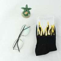 2019 fashion hip hop unisex flame pattern socks street fashion skateboard cool cotton socks Harajuku style retro men socks